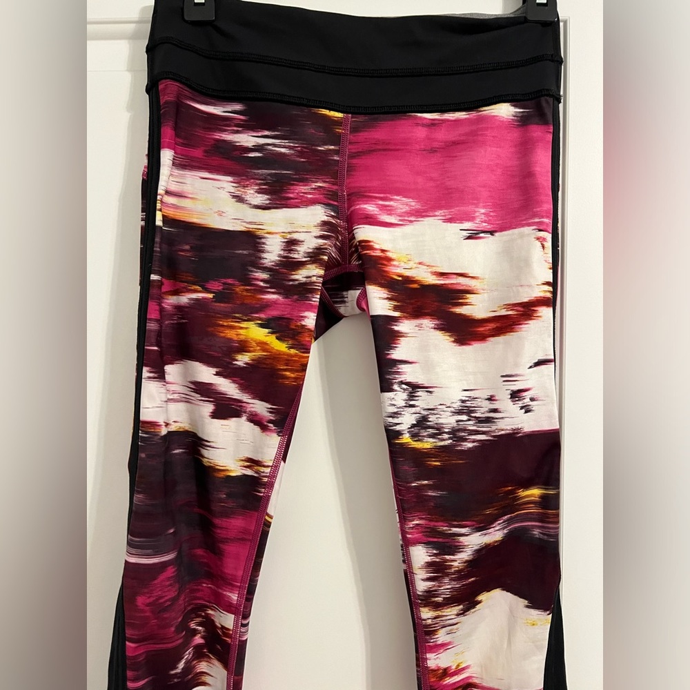Lululemon Pace Tight women’s 4 full on Luxtreme pigment wind berry capris